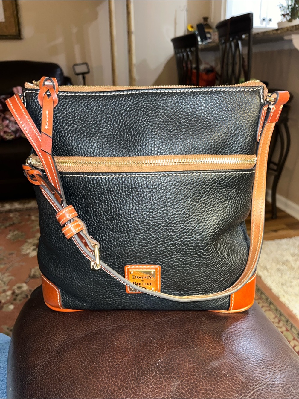 EUC Authentic Dooney&Bourke pebbled leather shoulder handbag.